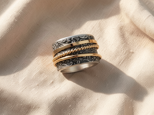 Antikinspirerad guld- och silverring